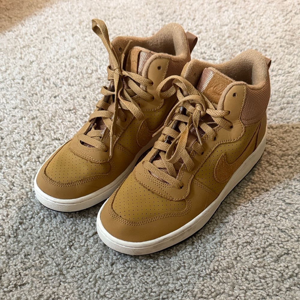 Nike Kids Sneakers in Tan and White